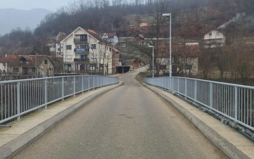 Prodajem plac i kuću Brodrevo