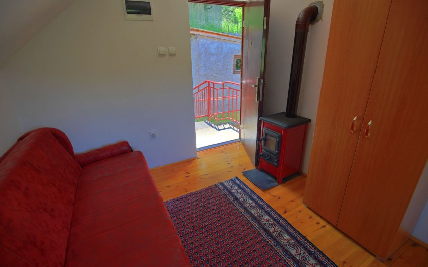 Porodična kuća sa dvorištem, Smailagića Polje, Kolašin