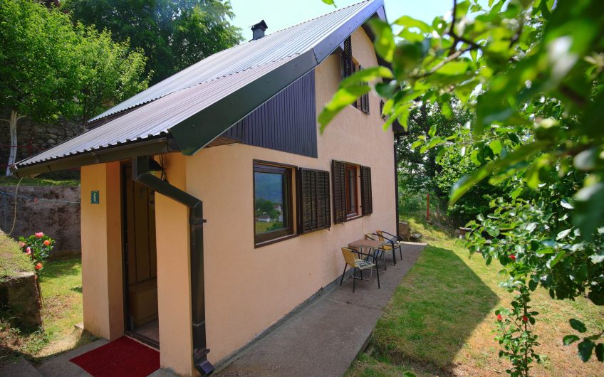 Porodična kuća sa dvorištem, Smailagića Polje, Kolašin