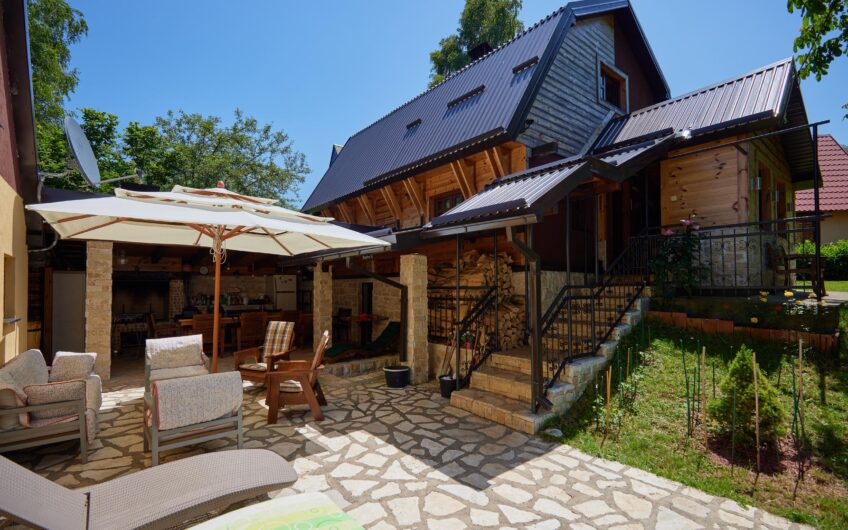 For Sale – Two Fully Equipped Houses with Auxiliary Buildings and Spacious Yard, Kolasin