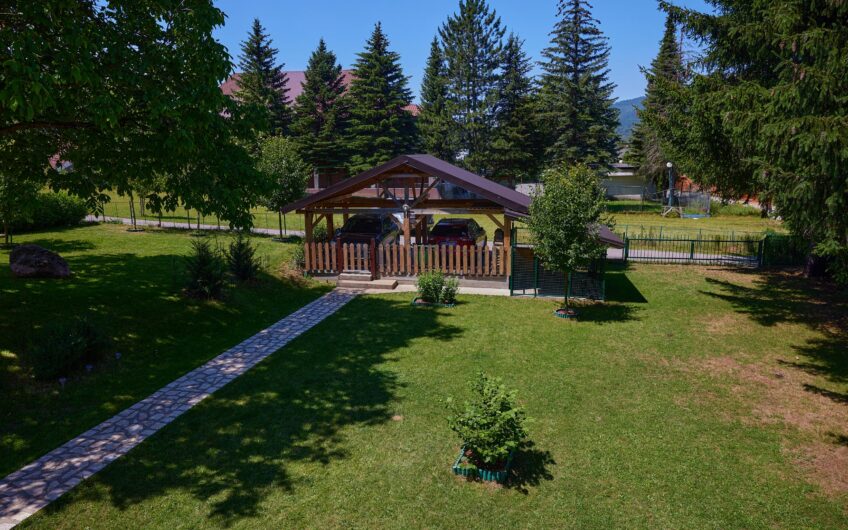 For Sale – Two Fully Equipped Houses with Auxiliary Buildings and Spacious Yard, Kolasin