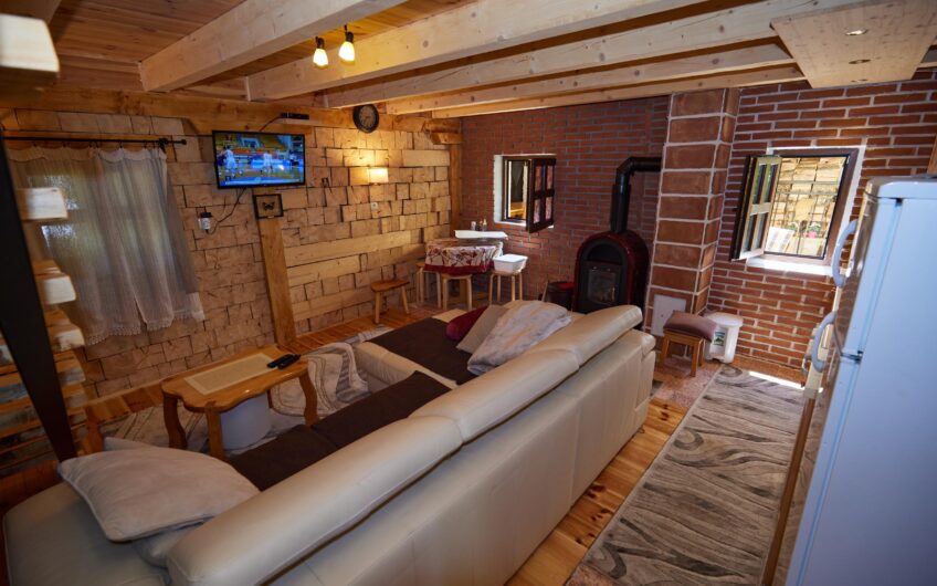 For Sale – Two Fully Equipped Houses with Auxiliary Buildings and Spacious Yard, Kolasin
