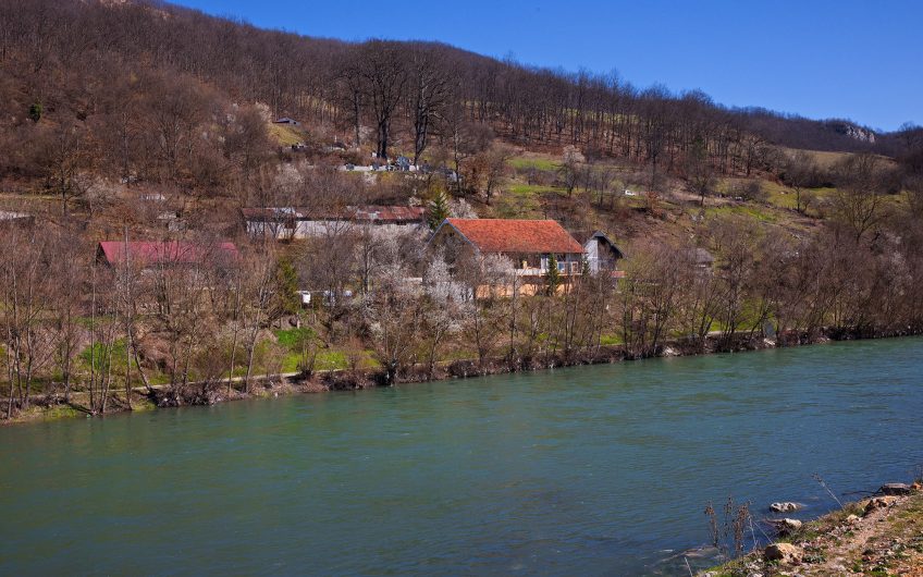 Kuća i plac Brodarevo