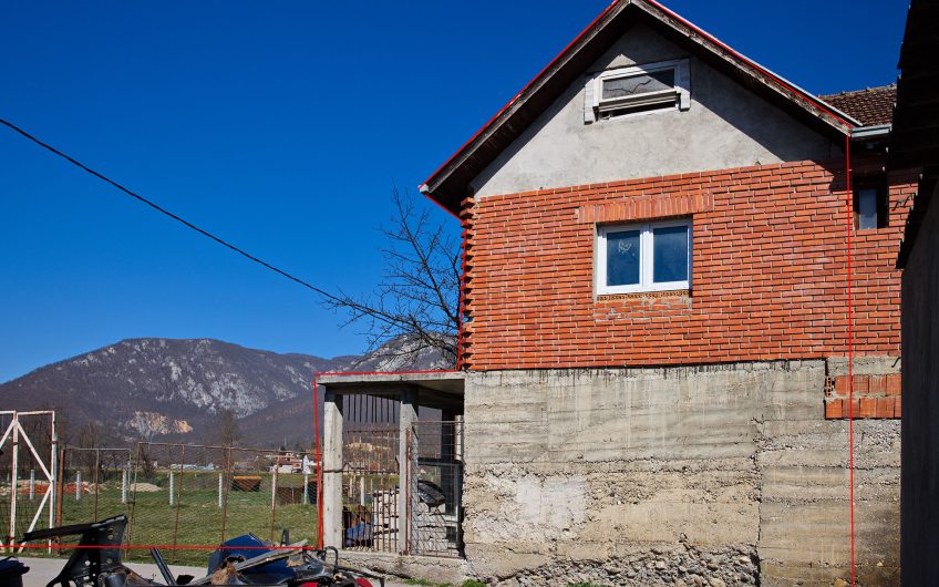 House for sale in Brodarevo, 250 m² + land 2,500 m²