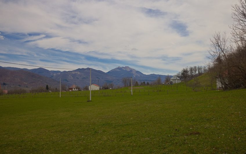 Na prodaju zemljište 9000 m² sa raznovrsnim razvojnim potencijalom, Blatina, Kolašin