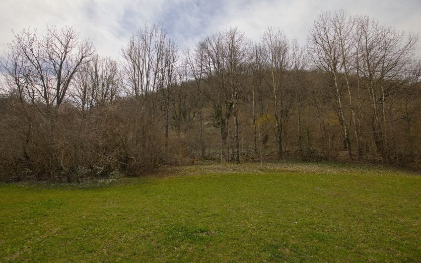 Na prodaju zemljište 9000 m² sa raznovrsnim razvojnim potencijalom, Blatina, Kolašin