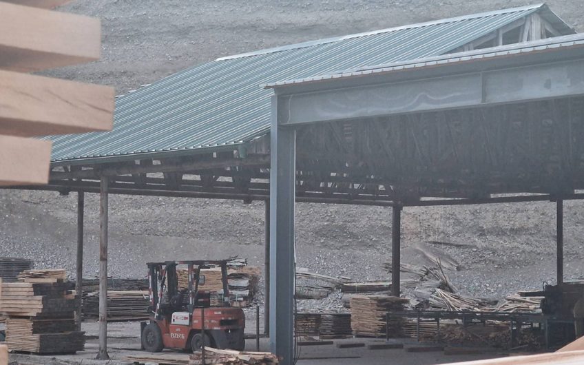 Na prodaju plac i poslovni objekat – hala (pilana) sa pratećom infrastrukturom, Berane