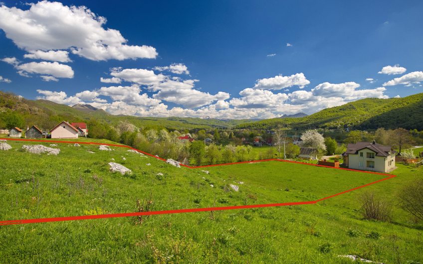 For Sale – 3,800 m² Plot with Diverse Development Potential on the Road to Lipovo – Kolasin