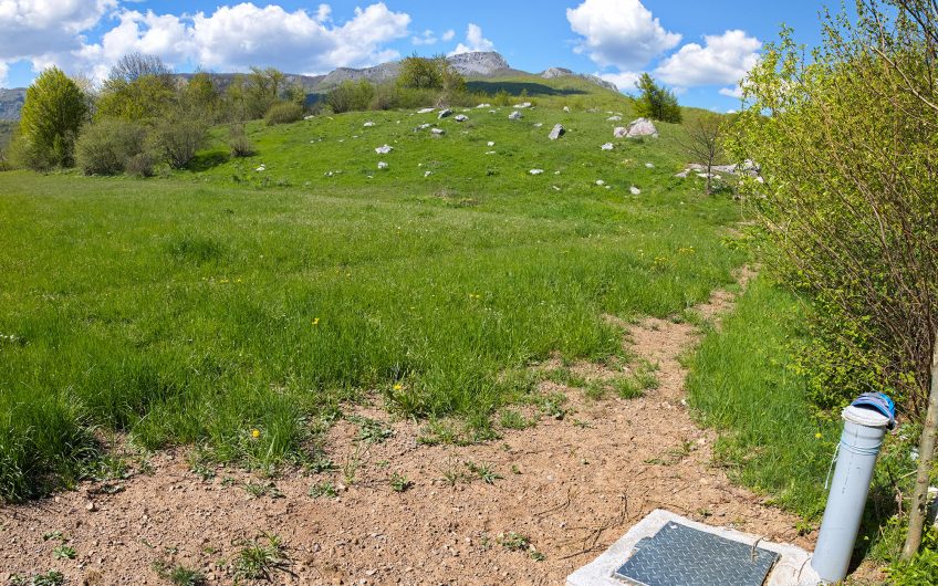 For Sale – 3,800 m² Plot with Diverse Development Potential on the Road to Lipovo – Kolasin