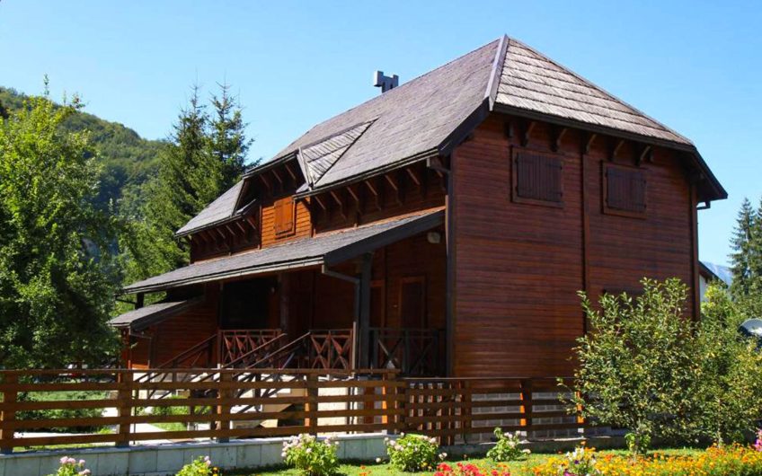 Exclusive Sale –  Mountain House 300 m², Kolasin Center