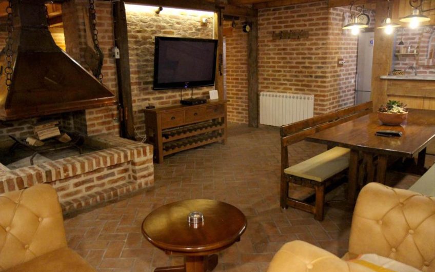 Exclusive Sale –  Mountain House 300 m², Kolasin Center